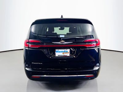 2024 Chrysler Pacifica — photo 18 view
