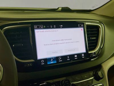 2024 Chrysler Pacifica — photo 11 view