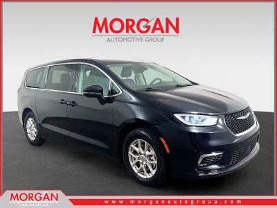 2024 Chrysler Pacifica Touring L in Black — front three-quarter view
