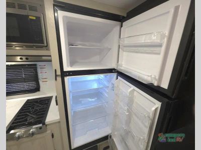 2027 Coachmen RV Catalina Summit Series 7 — photo 32 view