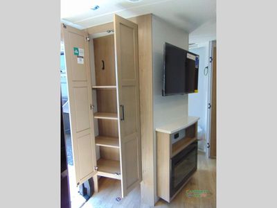 2026 Forest River RV Rockwood Ultra Lite — photo 13 view