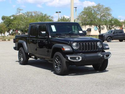 2026 Jeep Gladiator Sport in Black Clear-Coat Exterior Paint — front three-quarter view