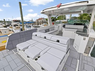 2023 Aviara AV40 Outboard - Photo 10