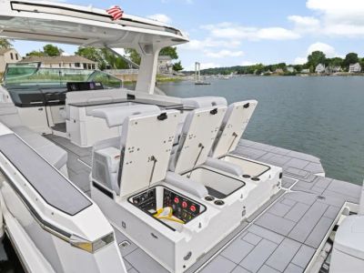 2023 Aviara AV40 Outboard - Photo 12
