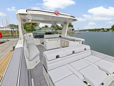2023 Aviara AV40 Outboard - Photo 13