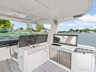 2023 Aviara AV40 Outboard - Photo 17