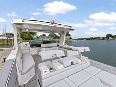 2023 Aviara AV40 Outboard - Photo 11