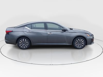 2025 Nissan Altima — photo 8 view