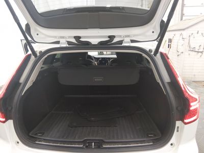 2025 Volvo V60 Cross Country - Photo 11