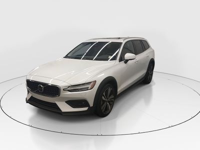 2025 Volvo V60 Cross Country - Photo 3