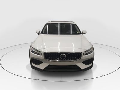 2025 Volvo V60 Cross Country - Photo 2
