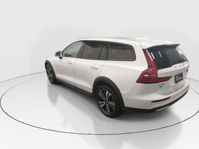 2025 Volvo V60 Cross Country - Photo 5