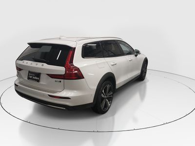 2025 Volvo V60 Cross Country - Photo 7