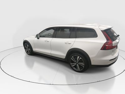 2025 Volvo V60 Cross Country - Photo 4