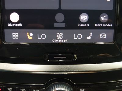 2025 Volvo V60 Cross Country - Photo 18
