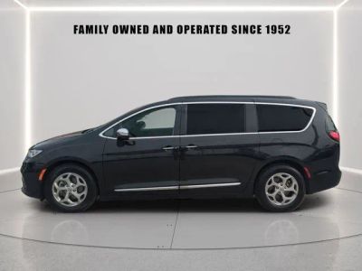 2023 Chrysler Pacifica — side profile view