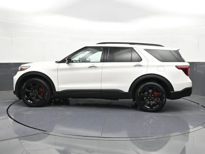 2022 Ford Explorer — side profile view