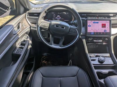 2025 Jeep Grand Cherokee — photo 14 view