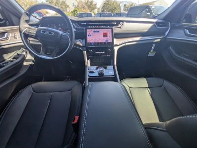 2025 Jeep Grand Cherokee — photo 13 view