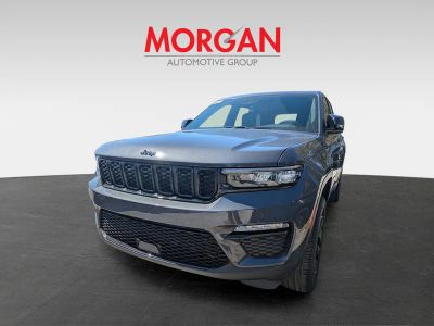 2025 Jeep Grand Cherokee — engine compartment view
