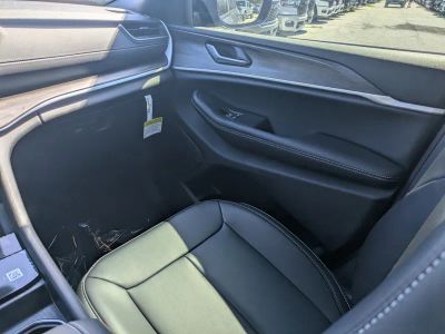 2025 Jeep Grand Cherokee — photo 15 view