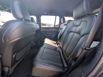 2025 Jeep Grand Cherokee — photo 12 view