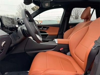 2025 Mercedes-Benz GLC - Photo 4