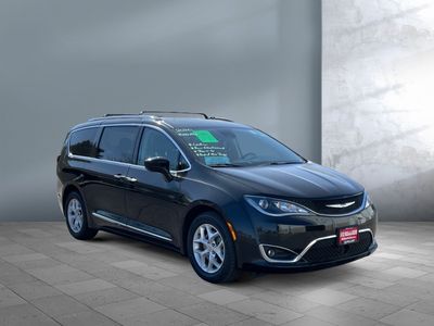 2020 Chrysler Pacifica — photo 8 view
