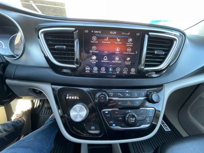 2020 Chrysler Pacifica — photo 11 view
