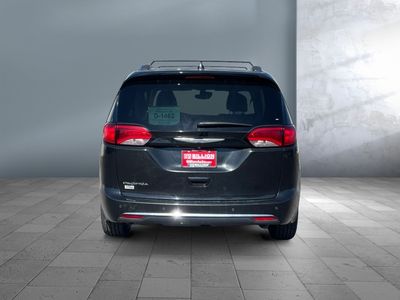 2020 Chrysler Pacifica — detail view