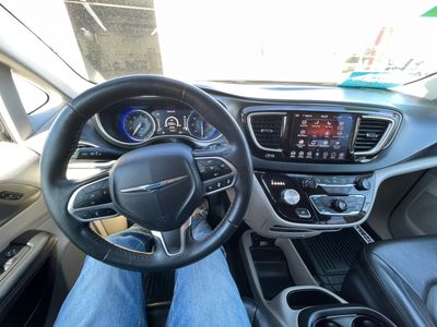 2020 Chrysler Pacifica — photo 12 view