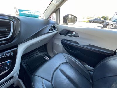 2020 Chrysler Pacifica — photo 21 view