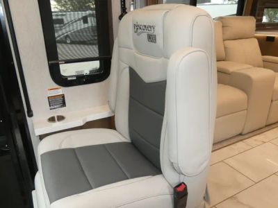 2026 Fleetwood Discovery LXE - Photo 12