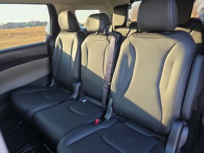 2026 Kia Carnival — photo 18 view