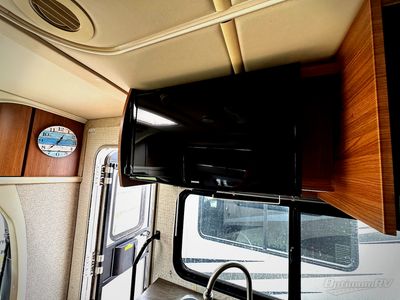 2017 Itasca Navion - Photo 12