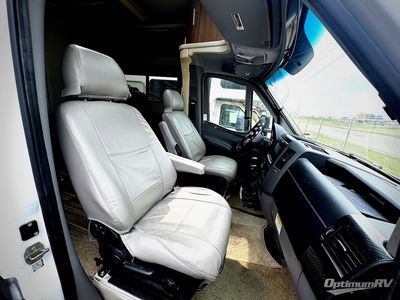 2017 Itasca Navion - Photo 6