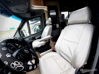 2017 Itasca Navion - Photo 4