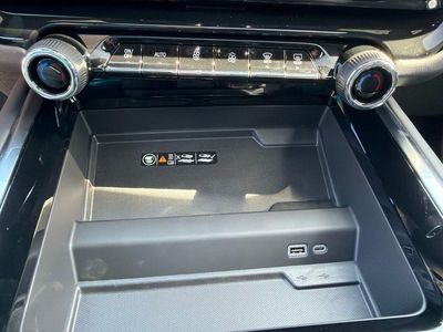 2026 Chevrolet Suburban - Photo 30