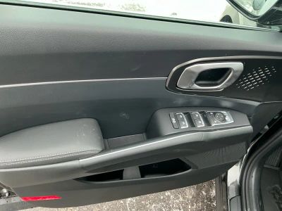 2026 Kia Sorento Hybrid — photo 11 view
