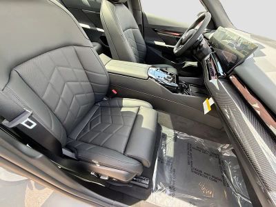 2026 BMW 5 Series — photo 15 view