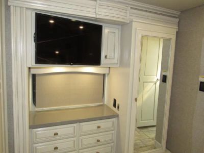 2023 Fleetwood DISCOVERY LXE - Photo 27