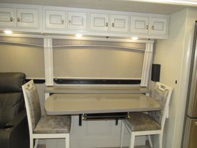 2023 Fleetwood DISCOVERY LXE - Photo 16