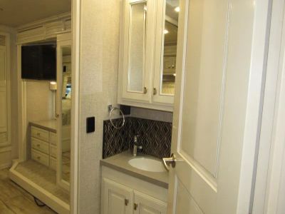 2023 Fleetwood DISCOVERY LXE - Photo 18