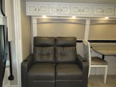 2023 Fleetwood DISCOVERY LXE - Photo 15