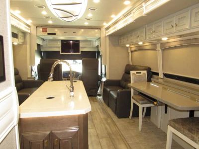 2023 Fleetwood DISCOVERY LXE - Photo 3