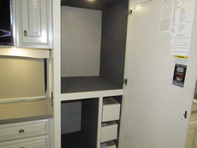 2023 Fleetwood DISCOVERY LXE - Photo 28