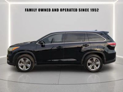 2016 Toyota Highlander — rear three-quarter view