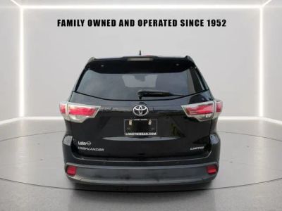 2016 Toyota Highlander — detail view