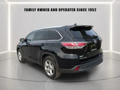 2016 Toyota Highlander — interior view