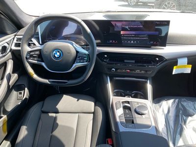 2026 BMW i4 - Photo 9